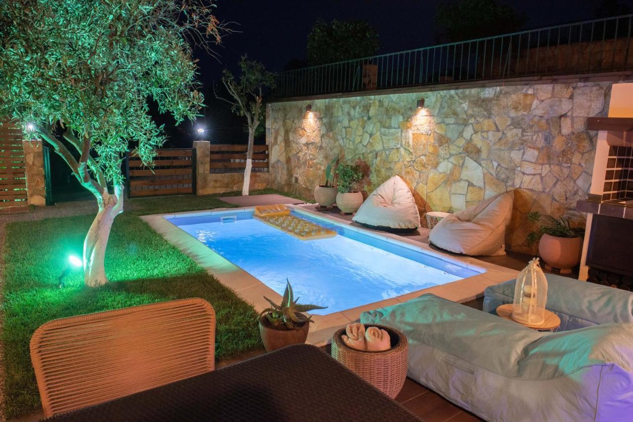 Dandy Villas Nea Roda - Melodic Waves - Private - Pool - Parking - Cellar Dış mekan fotoğraf