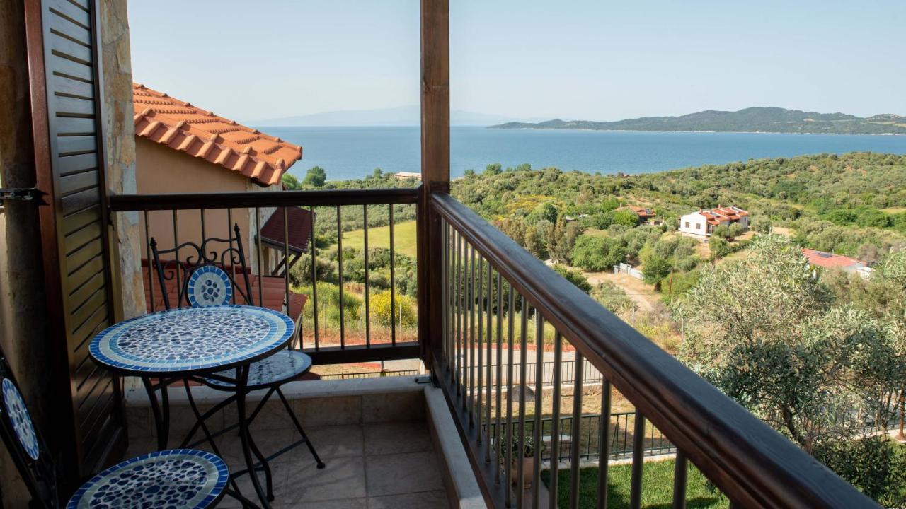 Dandy Villas Nea Roda - Melodic Waves - Private - Pool - Parking - Cellar Dış mekan fotoğraf