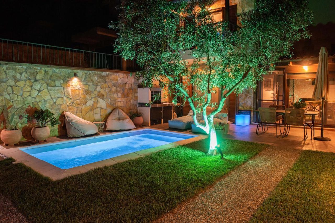 Dandy Villas Nea Roda - Melodic Waves - Private - Pool - Parking - Cellar Dış mekan fotoğraf