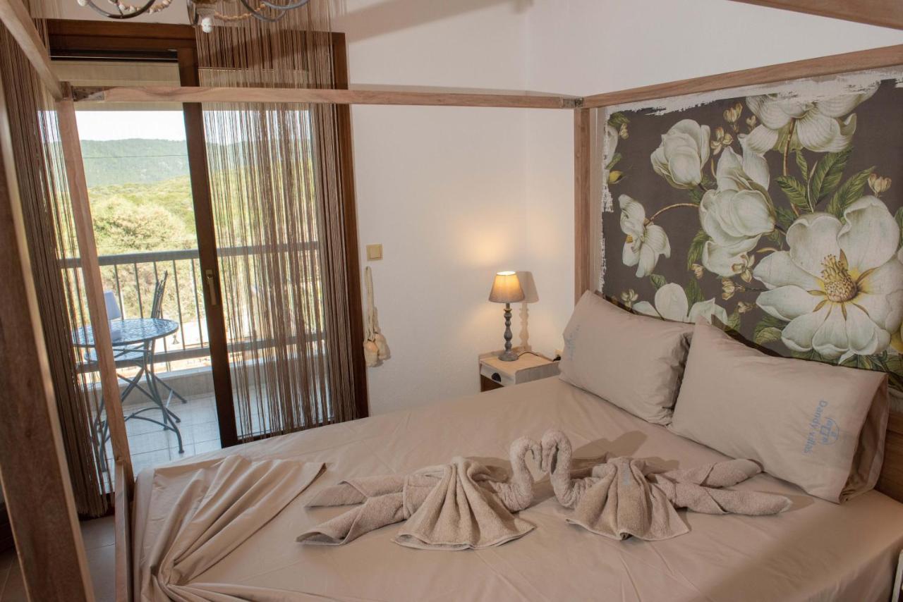 Dandy Villas Nea Roda - Melodic Waves - Private - Pool - Parking - Cellar Dış mekan fotoğraf